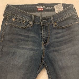 5 for $20 Womens Denizen from Levis skinny jeans